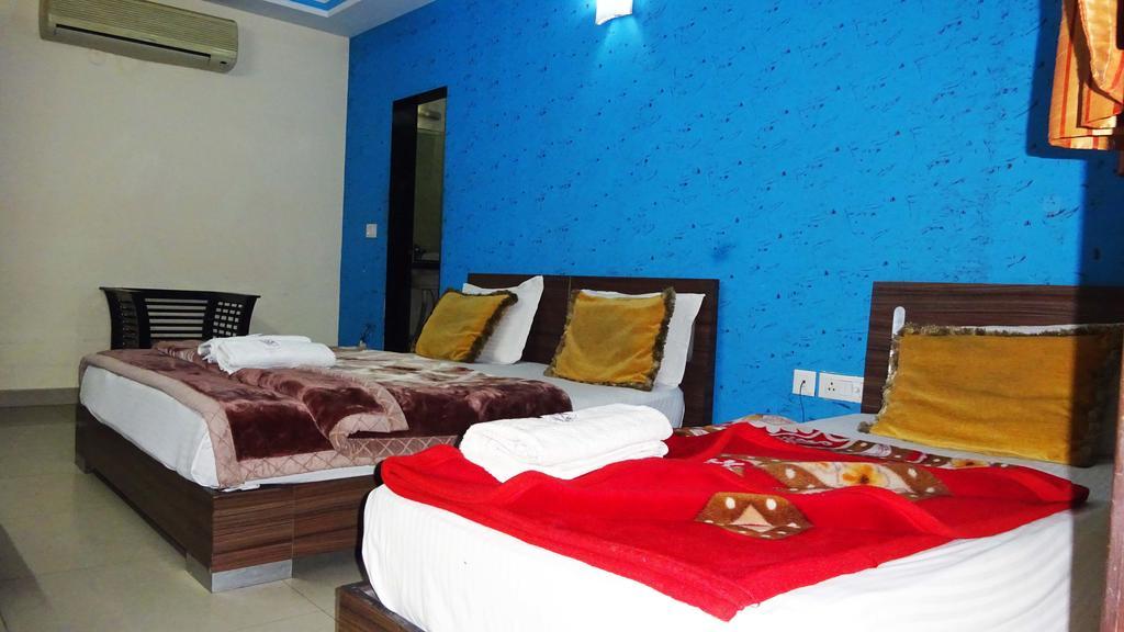 Hotel Durga International Új-Delhi Kültér fotó