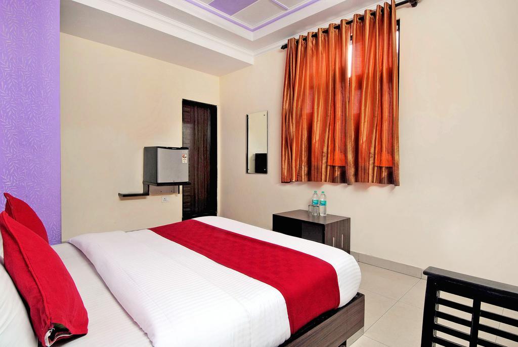 Hotel Durga International Új-Delhi Szoba fotó